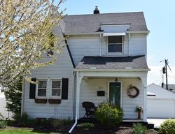 Pre-foreclosure in  ROBINDALE AVE Oregon, OH 43616