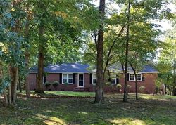 Pre-foreclosure in  TANGLE LN High Point, NC 27265