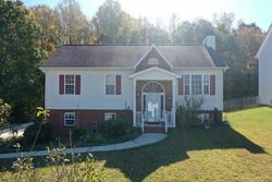 Pre-foreclosure in  HUNT CHASE DR Greensboro, NC 27407