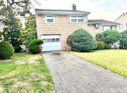 Pre-foreclosure in  WEBB DR Fords, NJ 08863
