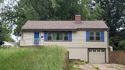 Pre-foreclosure in  S NORWOOD AVE Independence, MO 64052