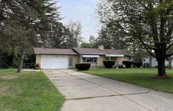 Pre-foreclosure in  WOODCLIFF DR Flint, MI 48504