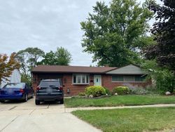 Pre-foreclosure in  RALEIGH DR Sterling Heights, MI 48313