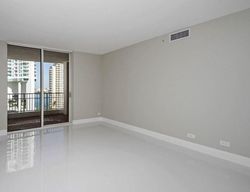 Pre-foreclosure in  BRICKELL KEY BLVD  Miami, FL 33131