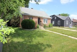 Pre-foreclosure in  MELROSE AVE Waukegan, IL 60085
