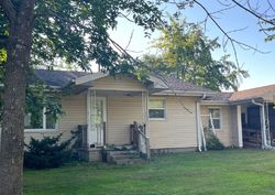Pre-foreclosure in  CAMPBELL AVE Flora, IL 62839