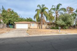 Pre-foreclosure in  N VILLA AVE Fresno, CA 93727