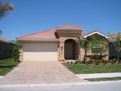 Pre-foreclosure in  MANCHESTER DR Naples, FL 34114