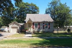 Pre-foreclosure in  SE 4TH ST England, AR 72046