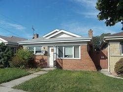 Pre-foreclosure in  1ST AVE Lyons, IL 60534