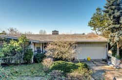 Pre-foreclosure in  SE SUN CREST DR Happy Valley, OR 97086