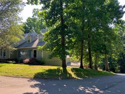 Pre-foreclosure in  OLDE PIONEER TRL  Knoxville, TN 37923