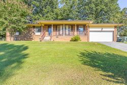 Pre-foreclosure in  CLEARPOINT CIR Hixson, TN 37343