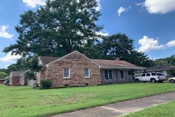 Pre-foreclosure in  N OAK GROVE RD Memphis, TN 38120