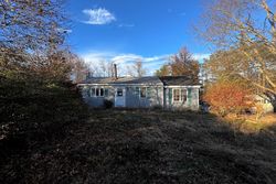 Pre-foreclosure in  POINT RD Marion, MA 02738