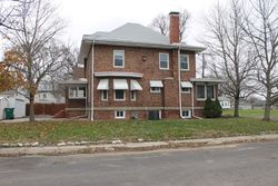 Pre-foreclosure in  W MANOR PKWY Peoria, IL 61604