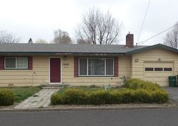 Pre-foreclosure in  BARRY AVE Klamath Falls, OR 97603