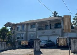 Pre-foreclosure in  NE SKIDMORE ST Portland, OR 97220