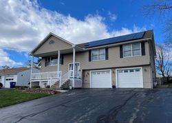 Pre-foreclosure in  AVERY AVE Meriden, CT 06450