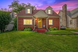 Pre-foreclosure in  SHERBORNE DR Columbus, OH 43219