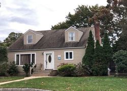 Pre-foreclosure in  CENTRAL AVE Deer Park, NY 11729