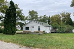 Pre-foreclosure in  MAPLELEAF RD Waterford, MI 48328