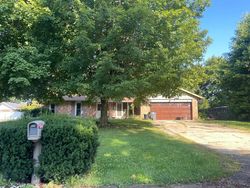 Pre-foreclosure in  MORNING GLORY LN Connersville, IN 47331