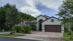 Pre-foreclosure in  SW 29TH CT Hollywood, FL 33029
