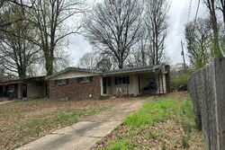 Pre-foreclosure in  STARSDALE ST Memphis, TN 38118