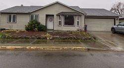 Pre-foreclosure in  GREENLEAF LN Central Point, OR 97502