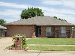 Pre-foreclosure in  W DOWDEN DR Mustang, OK 73064