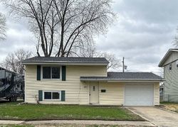 Pre-foreclosure in  HOLIDAY DR Pekin, IL 61554