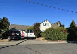 Pre-foreclosure in  NE 10TH ST Grants Pass, OR 97526