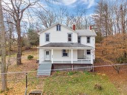 Pre-foreclosure in  WEXFORD RD Gibsonia, PA 15044