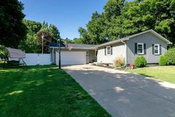 Pre-foreclosure in  27TH AVENUE CT Moline, IL 61265