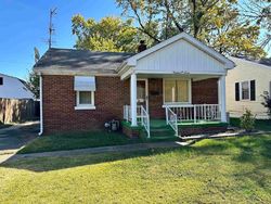 Pre-foreclosure in  OAKLAND AVE Evansville, IN 47711