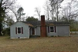 Pre-foreclosure in  HUFFMANTOWN RD Richlands, NC 28574