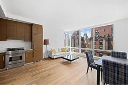 Pre-foreclosure in  LEXINGTON AVE A New York, NY 10016