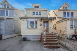 Pre-foreclosure in  249TH ST Rosedale, NY 11422