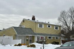 Pre-foreclosure in  TIMBER LN Levittown, NY 11756