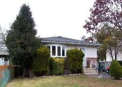 Pre-foreclosure in  OUTLOOK AVE West Babylon, NY 11704