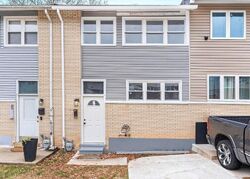 Pre-foreclosure in  OAKMONT DR New Castle, DE 19720