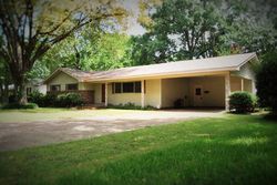 Pre-foreclosure in  ASHLEY DR Jackson, MS 39211
