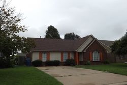 Pre-foreclosure in  FOXHALL DR Horn Lake, MS 38637