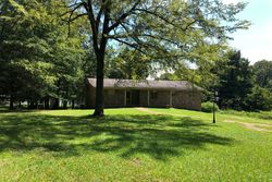 Pre-foreclosure in  LAKESIDE DR Vicksburg, MS 39180