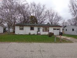 Pre-foreclosure in  OLD OAK DR Mchenry, IL 60050