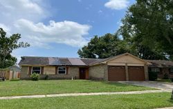 Pre-foreclosure in  LAFITTE ST La Place, LA 70068