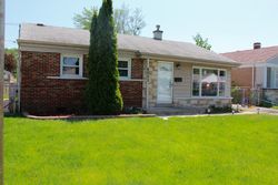 Pre-foreclosure in  W 82ND ST Chicago, IL 60652