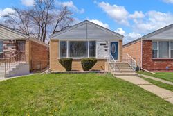 Pre-foreclosure in  S HONORE ST Riverdale, IL 60827