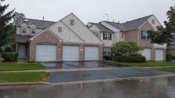 Pre-foreclosure in  AUTUMN AVE UNIT B Schaumburg, IL 60193